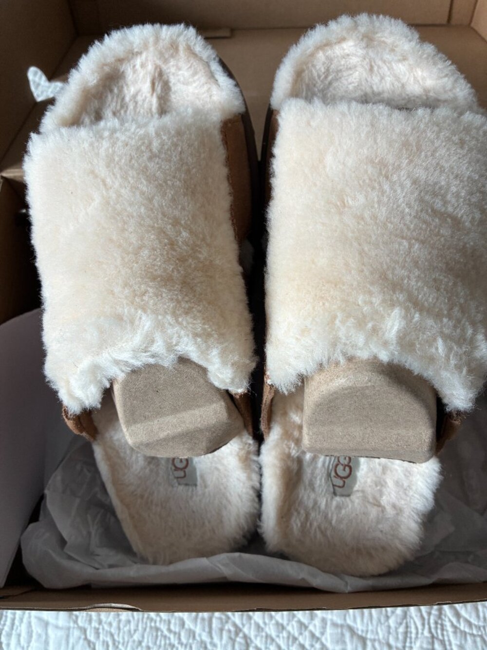 NWT Ugg Bayonna chestnut suede/shearling slip ons Sz 7